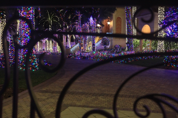a Mansion Lights thru gate_5293 at 1000w